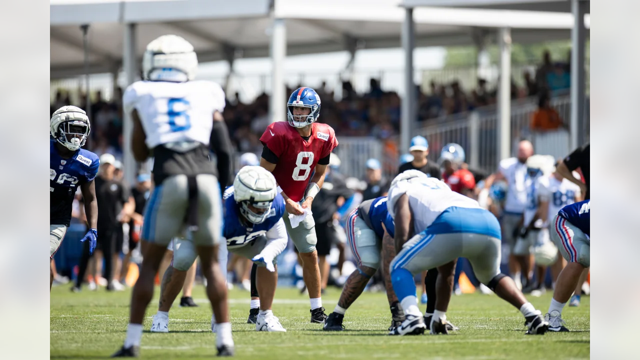 NY Giants QB Daniel Jones Throwing Hands At Training Camp