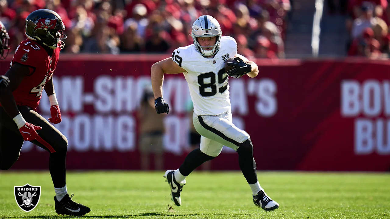 Raiders Quarterback Situation Iffy But Rookie Tight End Is Great