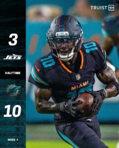 Dolphins' Tyreek Hill Suffered Gruesome Knee Injury Out For Season