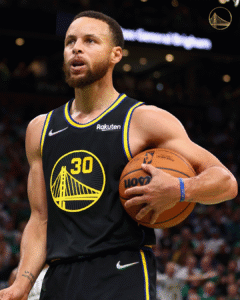 Warriors Stephen Curry Becomes 10th Player to Play 17 or More Seasons With One Team