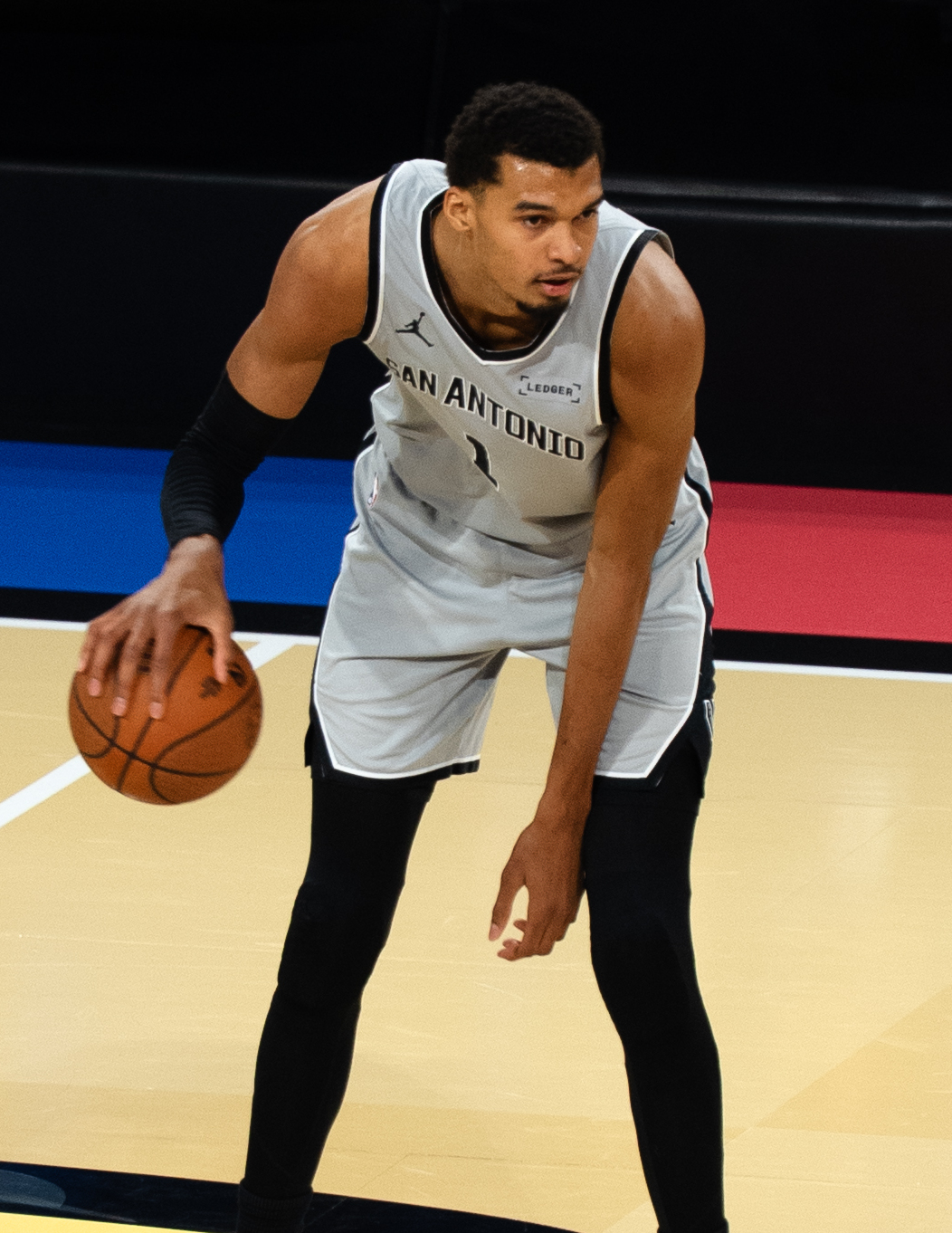 Victor Wembanyama Leaves Game Due to Concussion as Portland Defeats Spurs in Game 2