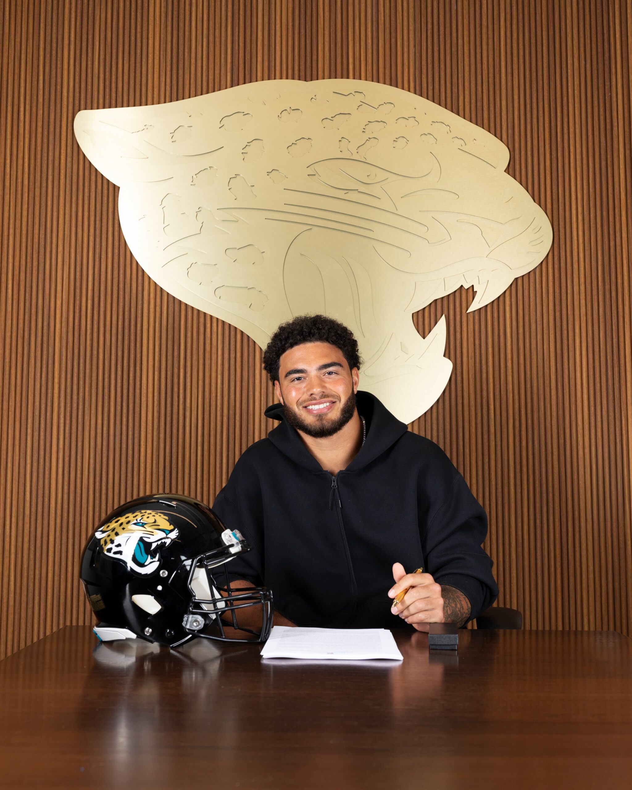 Jacksonville Jaguars Retained their Tight End Brenton Strange Agreed to 3-Year Extension