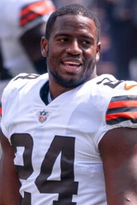 Running Back Nick Chubb Calls It Quits After Eight Hard-Hitting NFL Seasons
